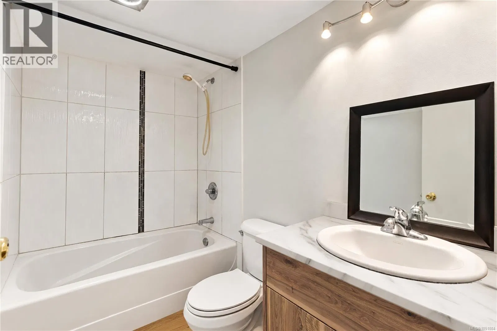 Photo 4 of 36 at #206 – 3800 Quadra Street