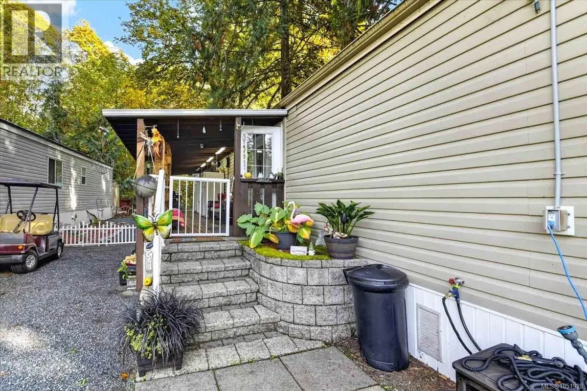 Photo 3 of 48 at #3 – 10325 Lakeshore Road