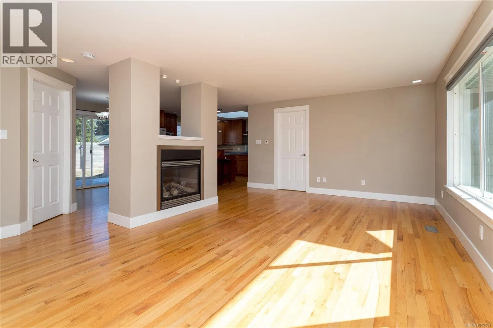 Photo 5 of 35 at 590 Ridley Drive