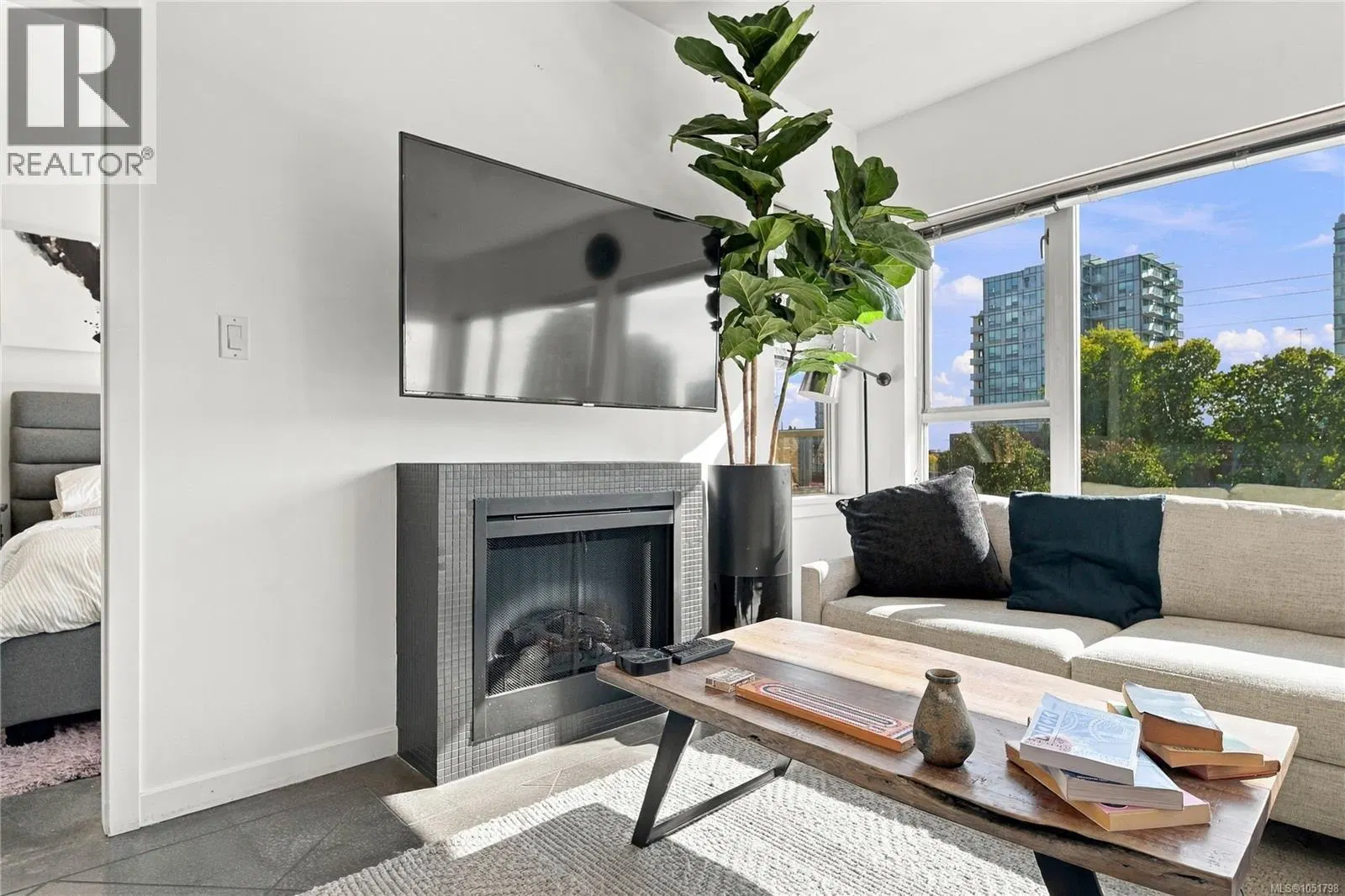 Photo 4 of 18 at #401 – 848 Mason Street