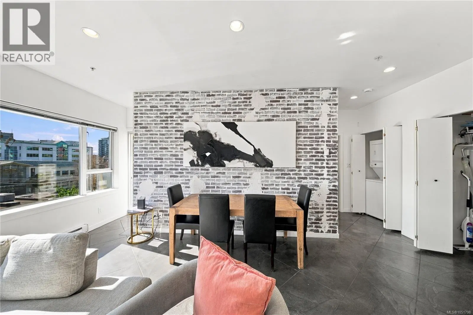 Photo 5 of 18 at #401 – 848 Mason Street