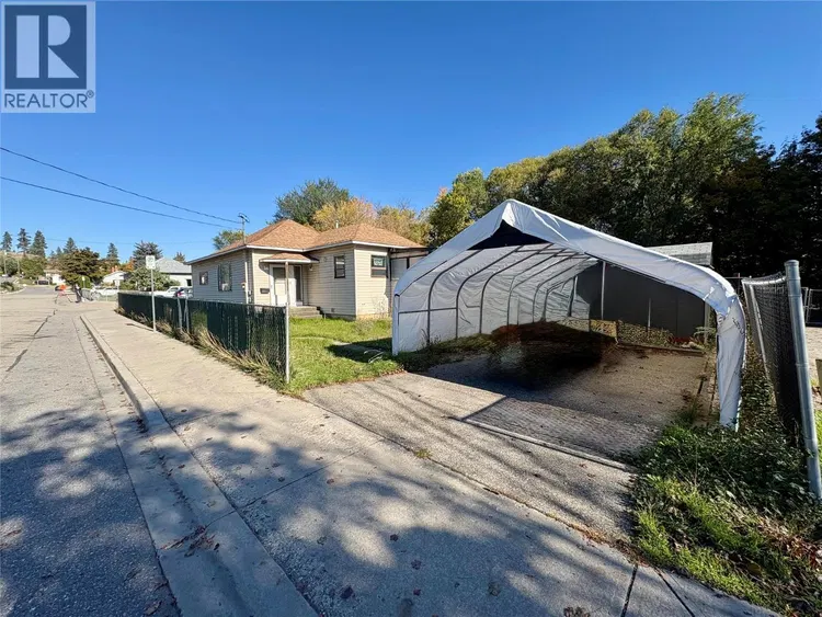 Photo 3 of 17 at 3211 35 Street