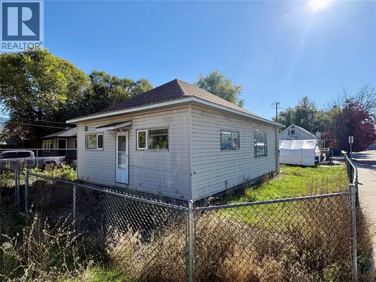 Photo 4 of 17 at 3211 35 Street