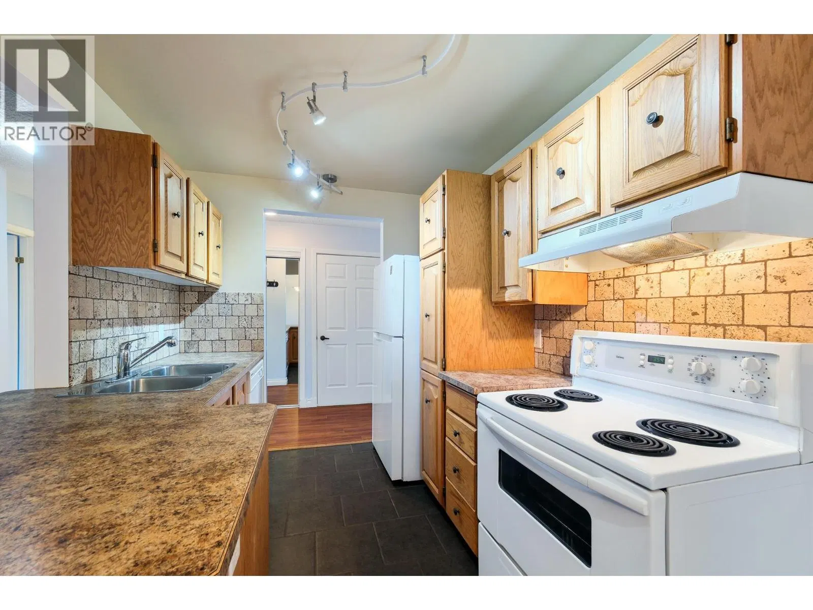 Photo 3 of 30 at #303 – 1801 32 Street