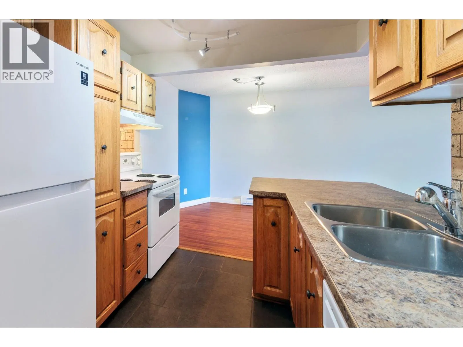 Photo 4 of 30 at #303 – 1801 32 Street