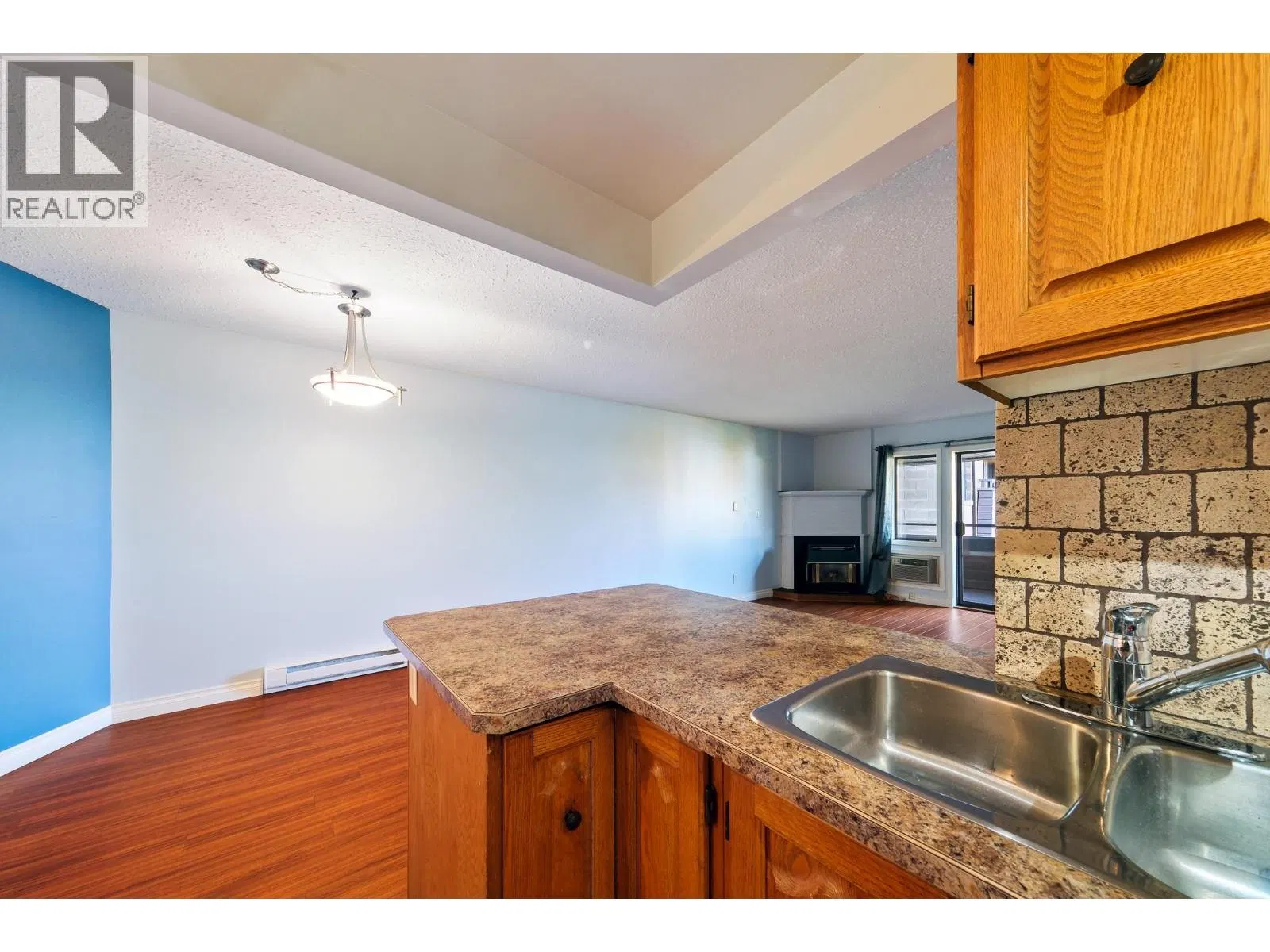 Photo 5 of 30 at #303 – 1801 32 Street