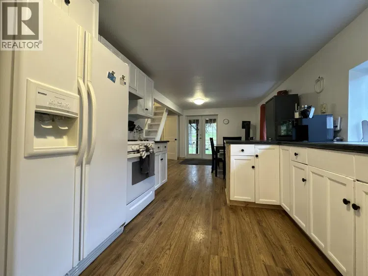 Photo 3 of 12 at 9807 FREDDETTE Avenue