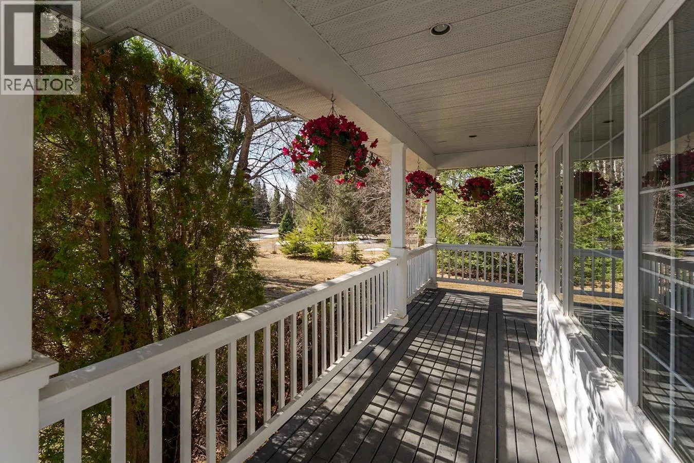 Photo 3 of 40 at 6743 VALLEYVIEW Drive