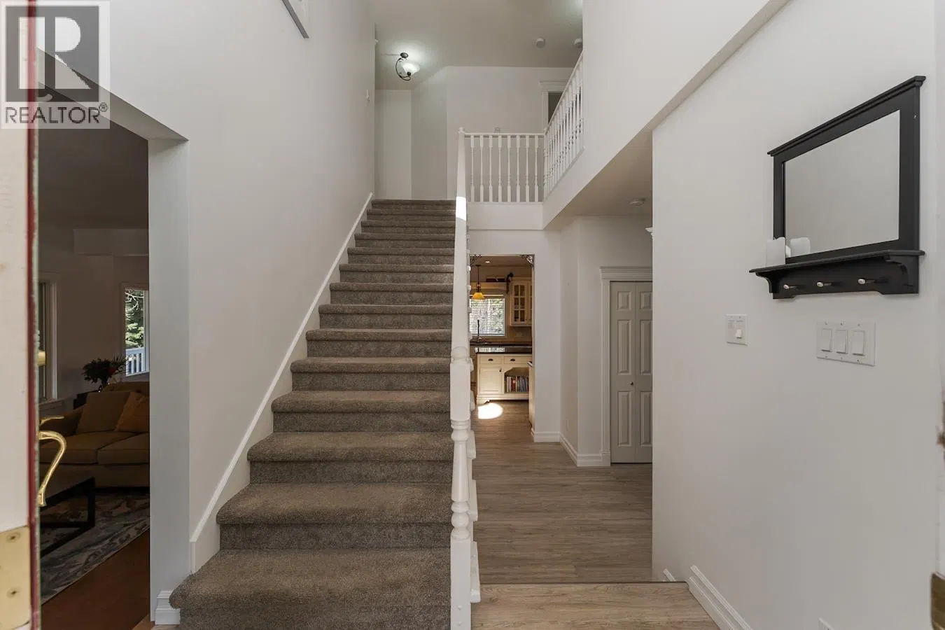 Photo 4 of 40 at 6743 VALLEYVIEW Drive