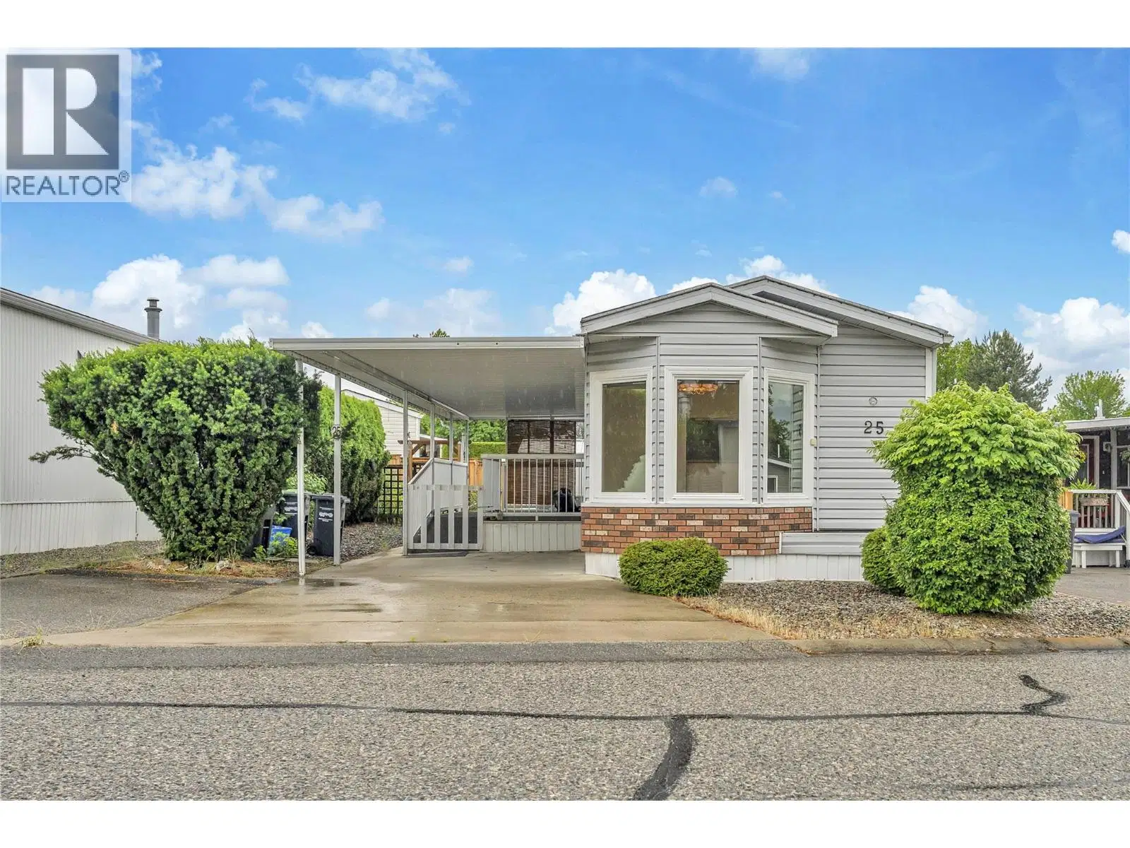 #25 – 98 Okanagan Avenue