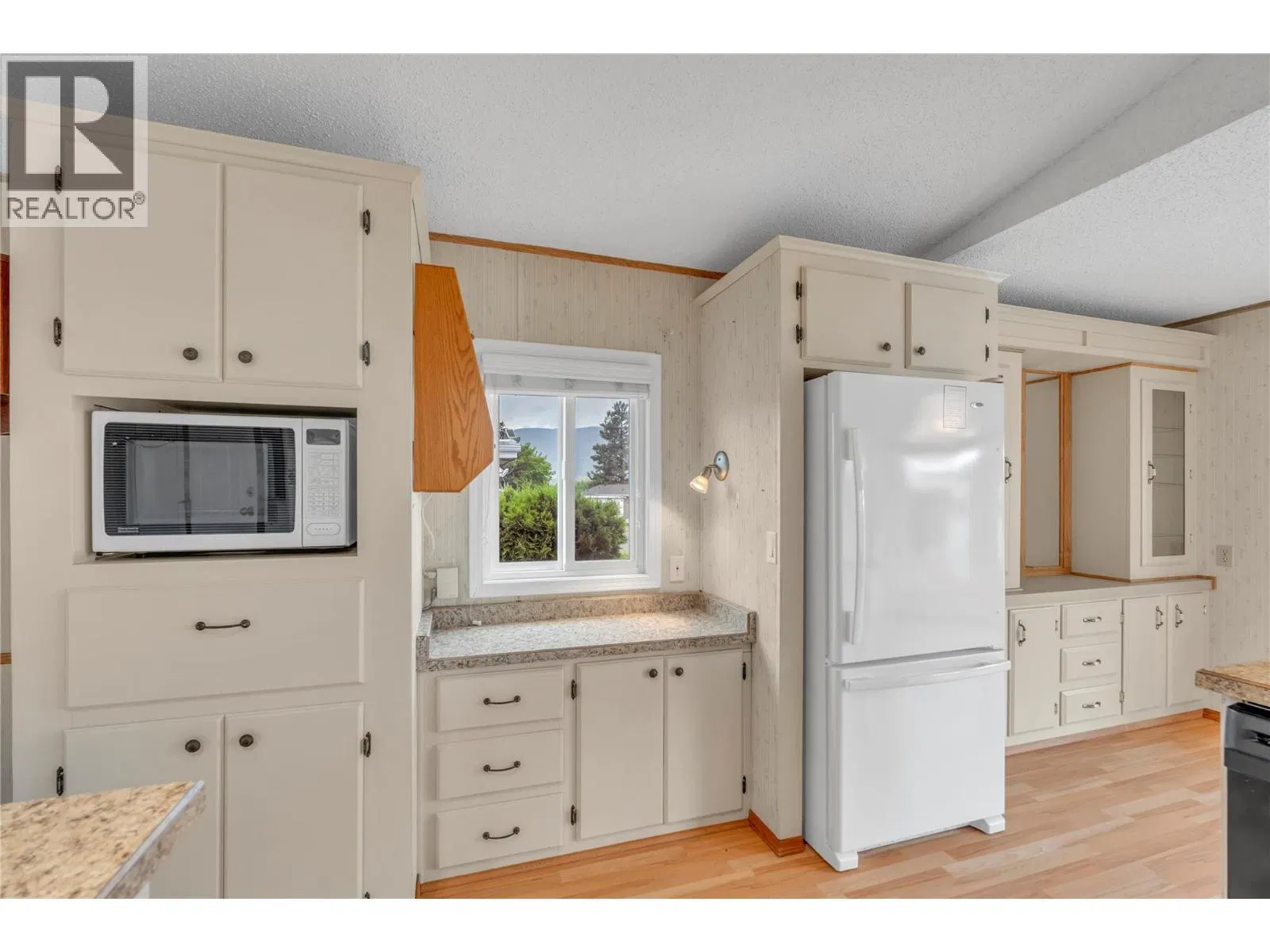 Photo 3 of 18 at #25 – 98 Okanagan Avenue