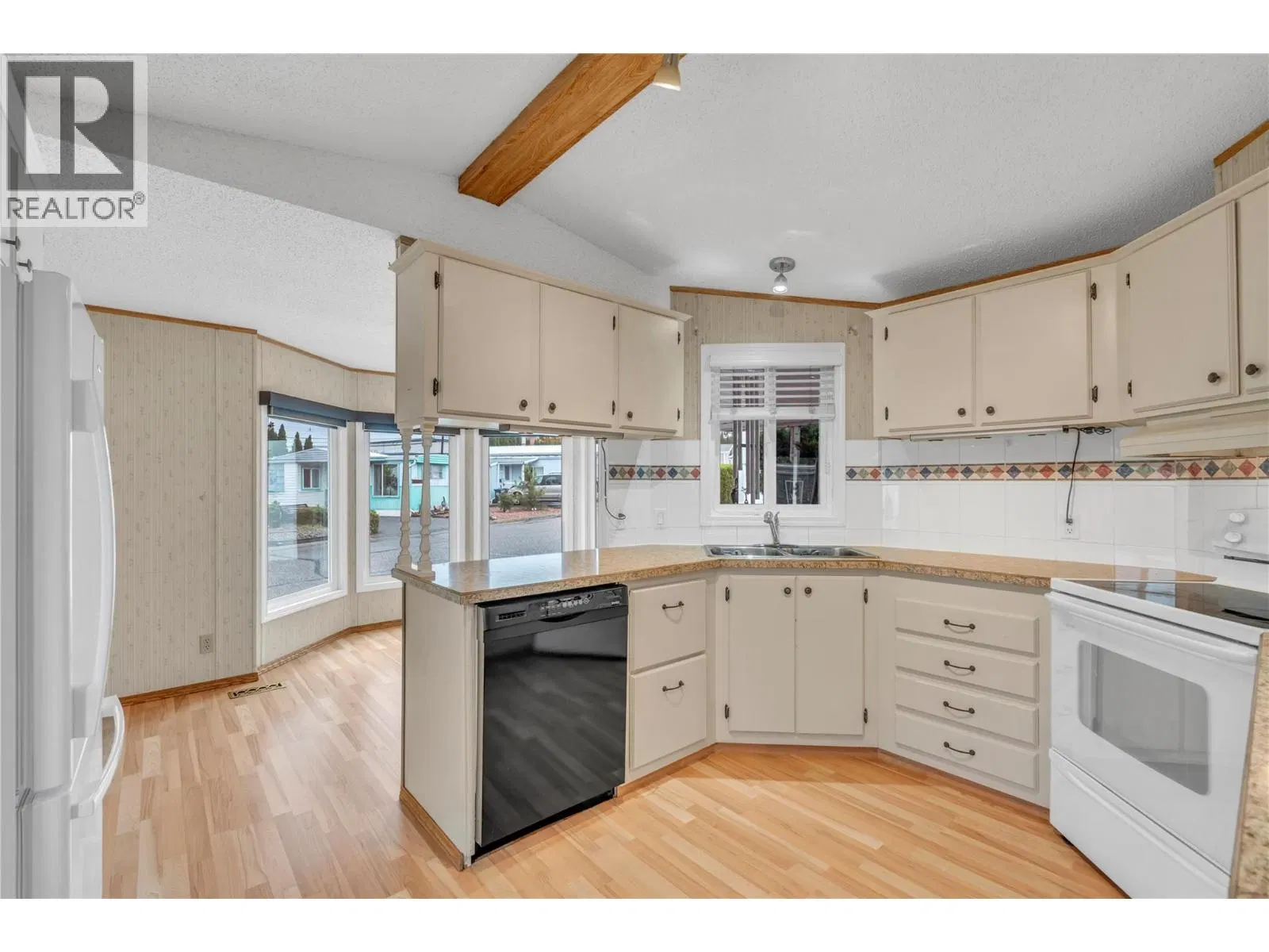 Photo 4 of 18 at #25 – 98 Okanagan Avenue