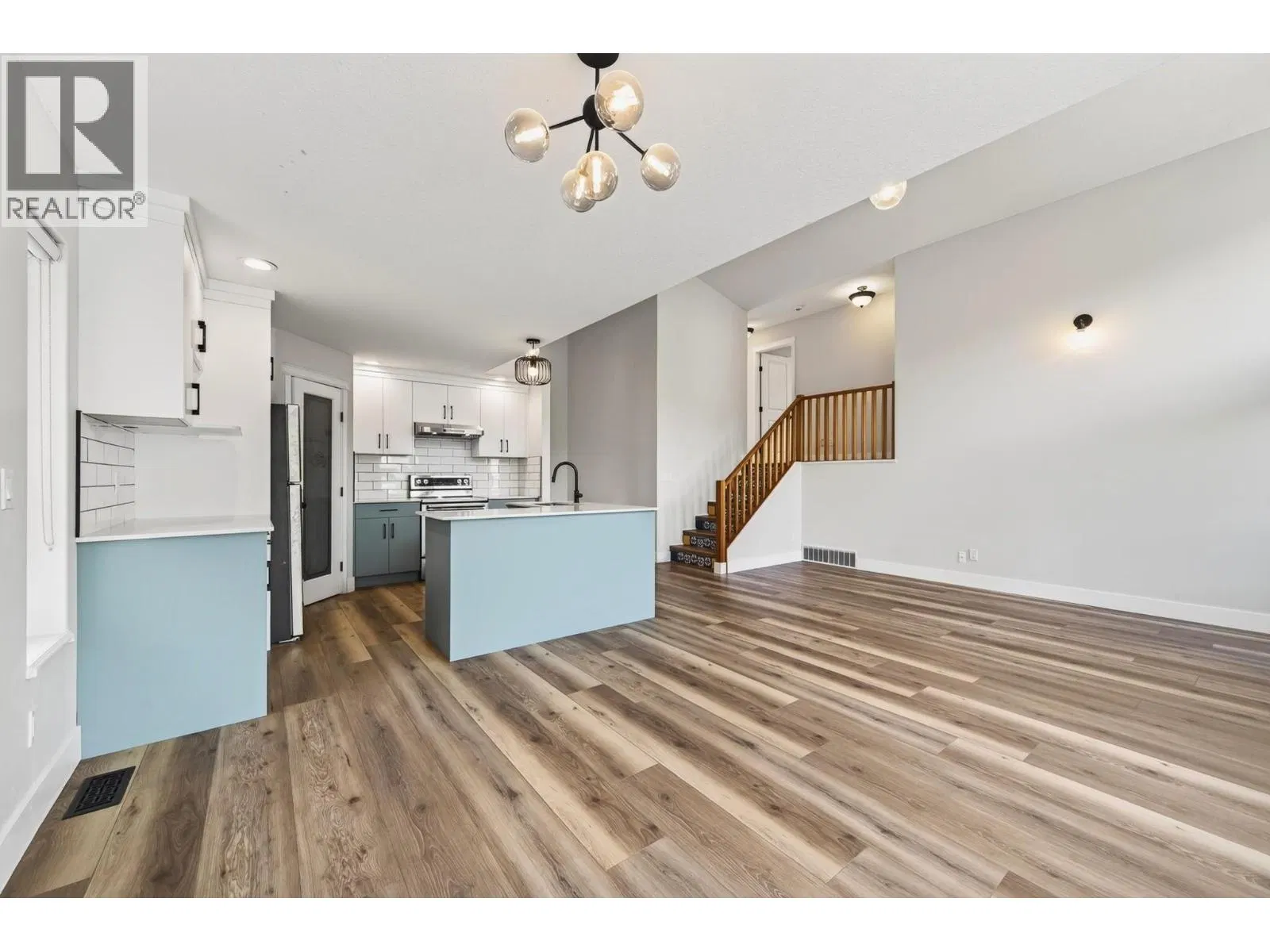 Photo 5 of 33 at 2620 Briarwood Avenue