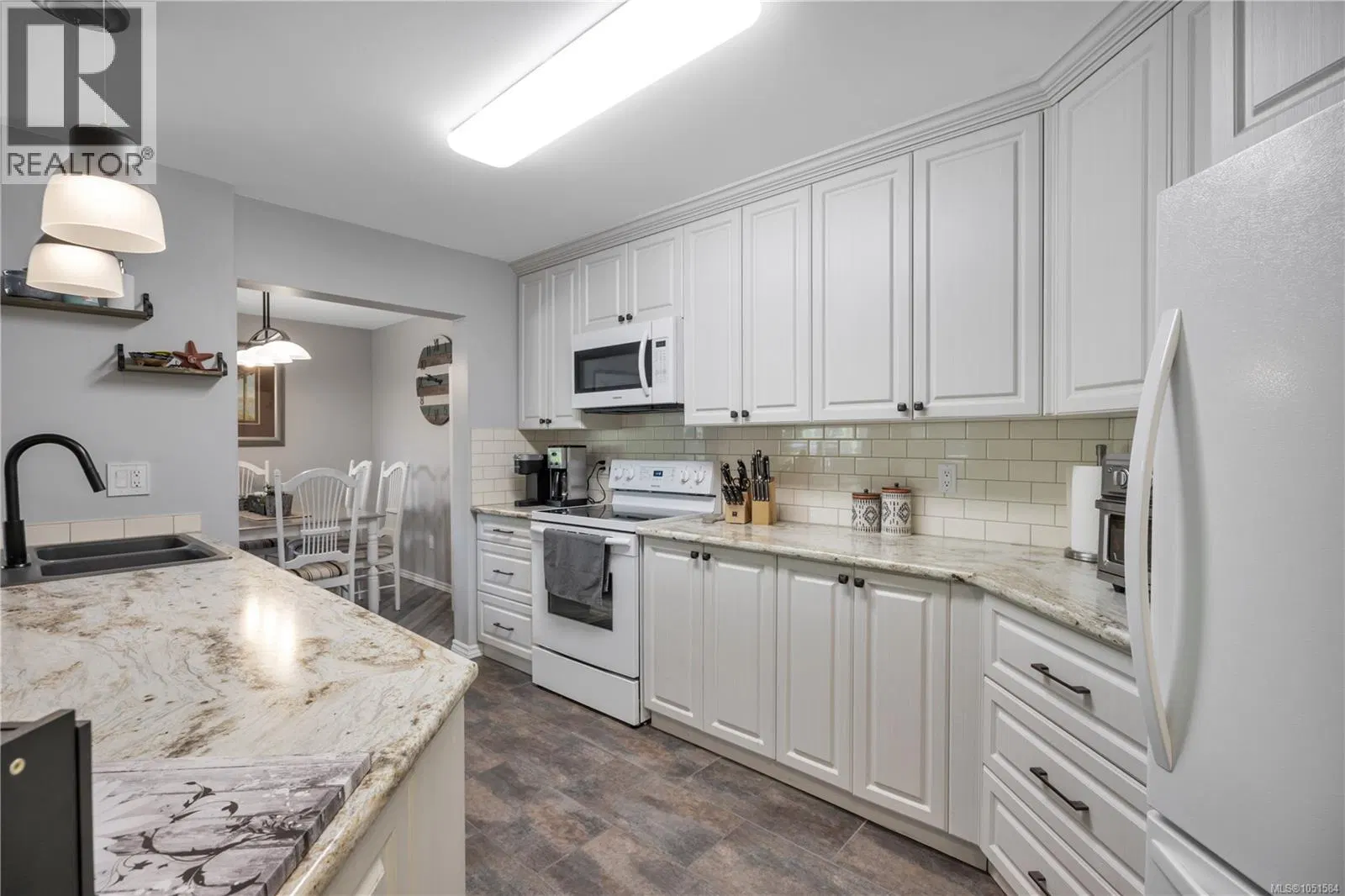 Photo 5 of 36 at #204 – 770 Poplar Street