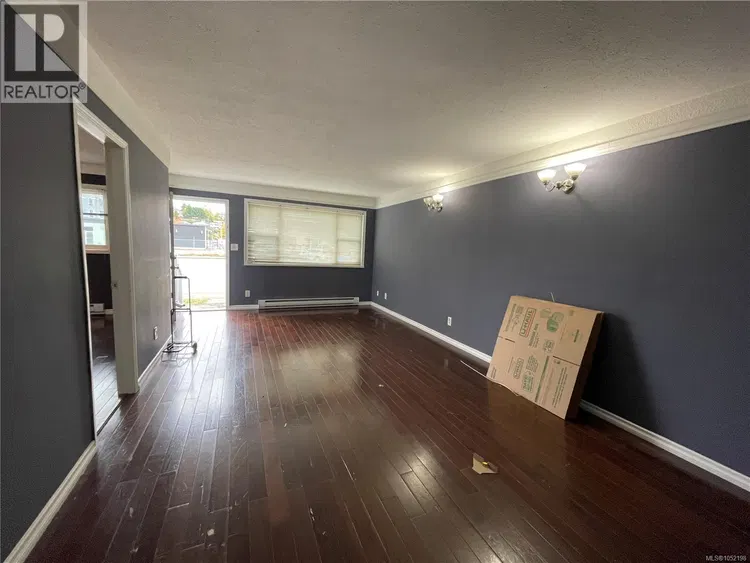 Photo 4 of 16 at 2868 3rd Avenue