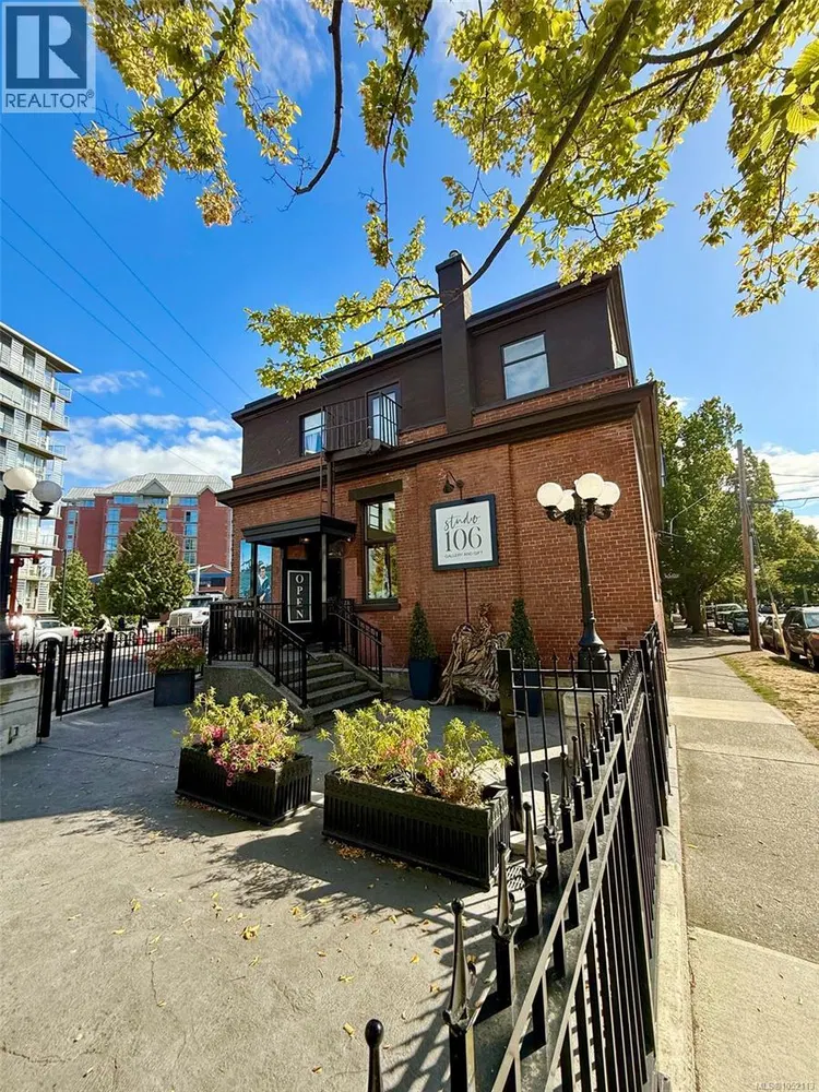 Photo 5 of 32 at 106 Superior Street