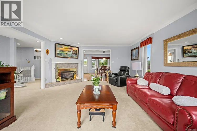 Photo 4 of 42 at 1564 Trumpeter Crescent
