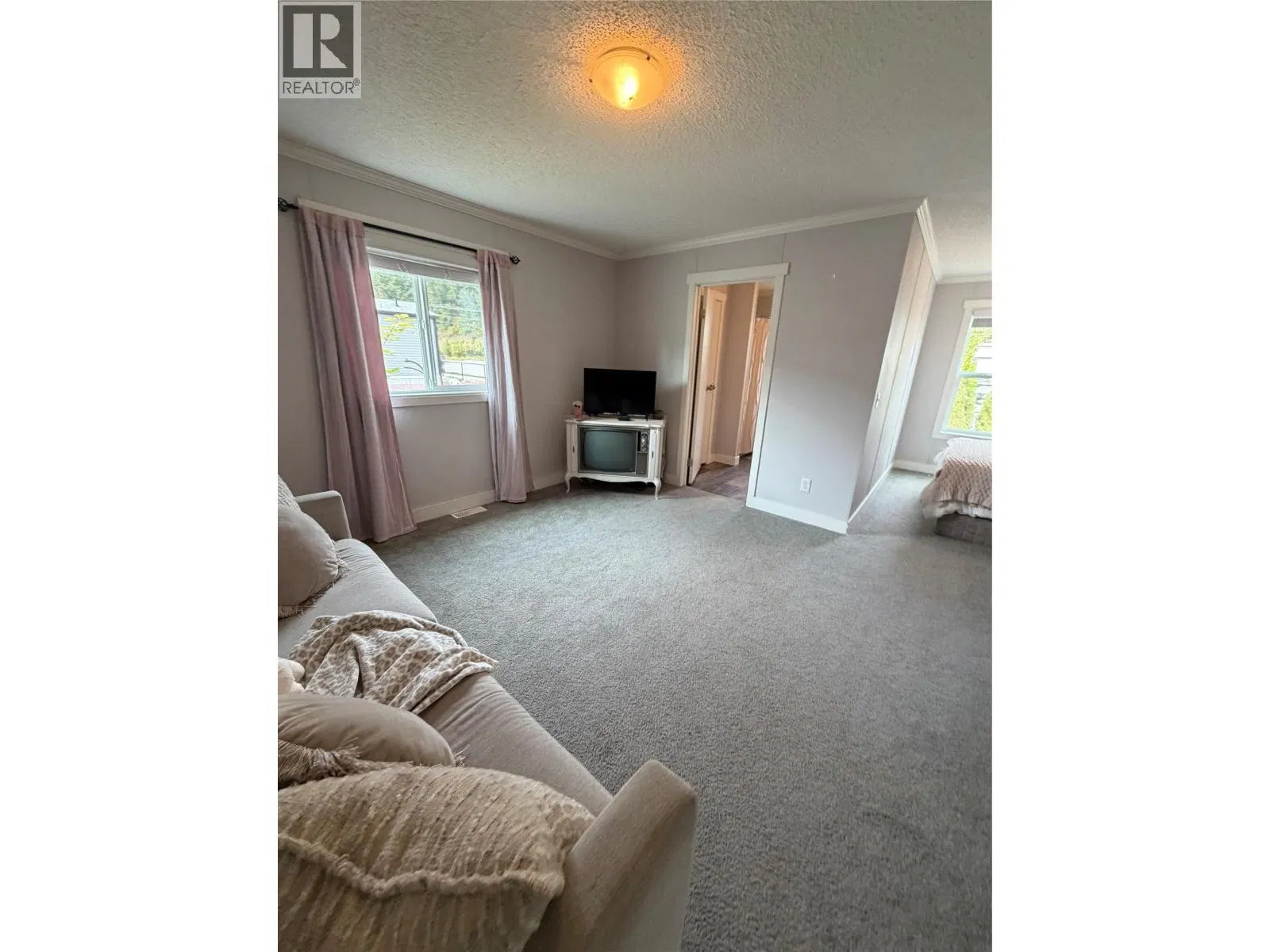Photo 3 of 44 at #15 – 1705 Hillier Road