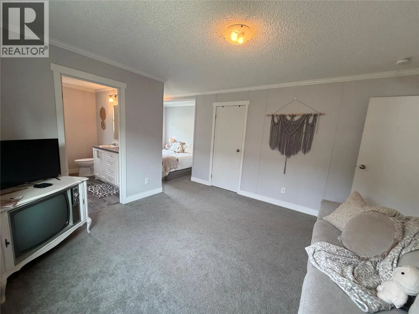 Photo 4 of 44 at #15 – 1705 Hillier Road