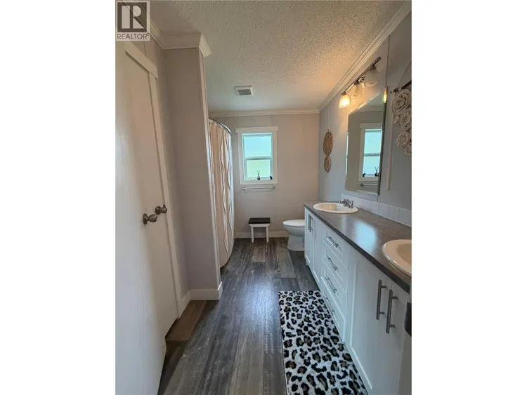 Photo 5 of 44 at #15 – 1705 Hillier Road