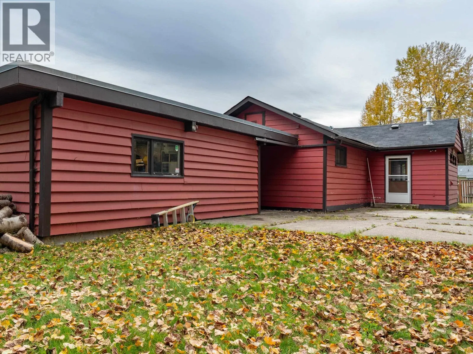 Photo 4 of 27 at 5328 COOK Crescent