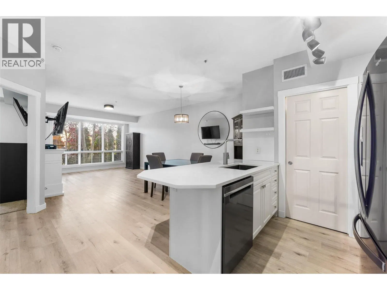 Photo 2 of 40 at #111 – 3550 Woodsdale Road