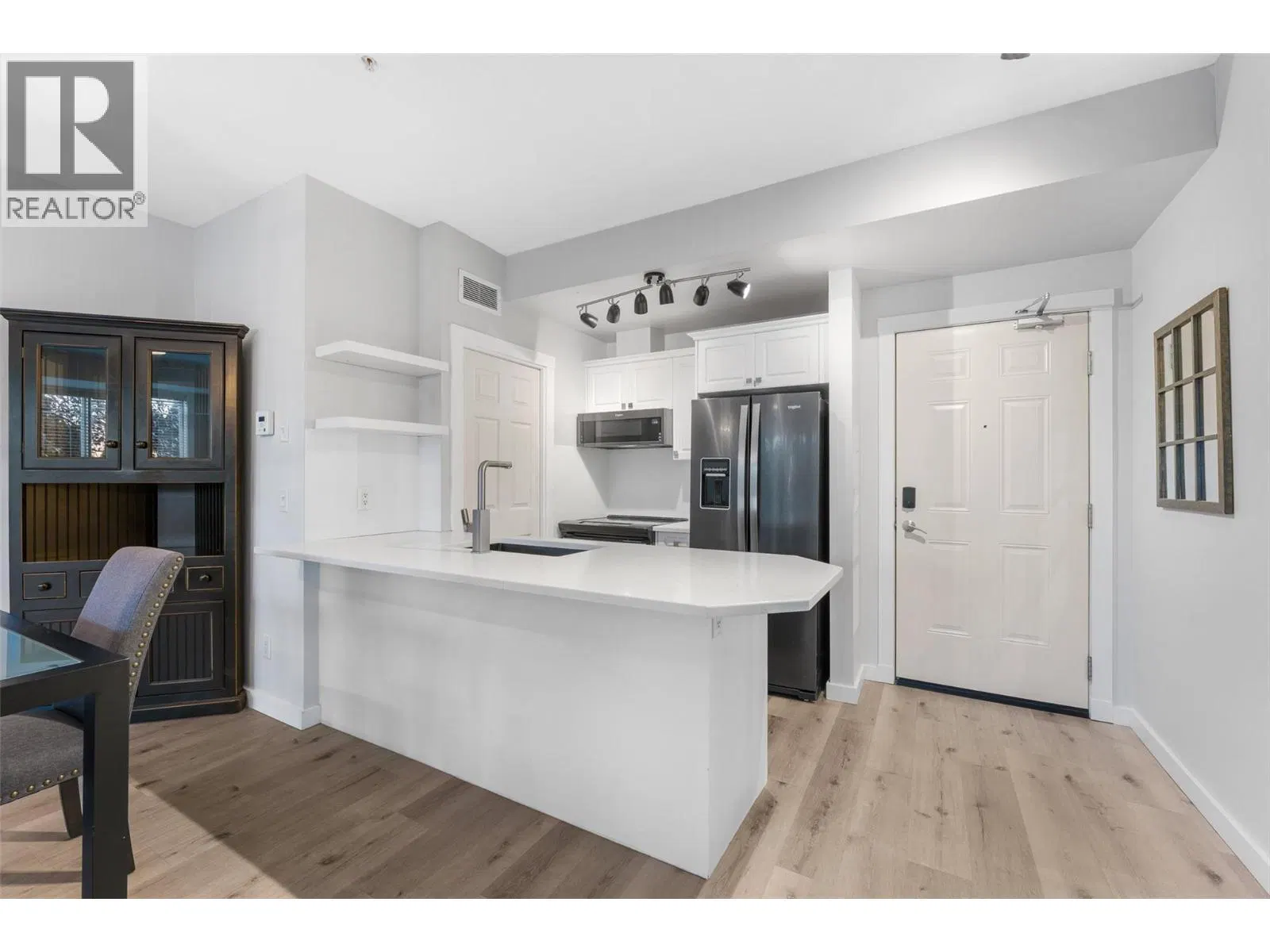 Photo 4 of 40 at #111 – 3550 Woodsdale Road