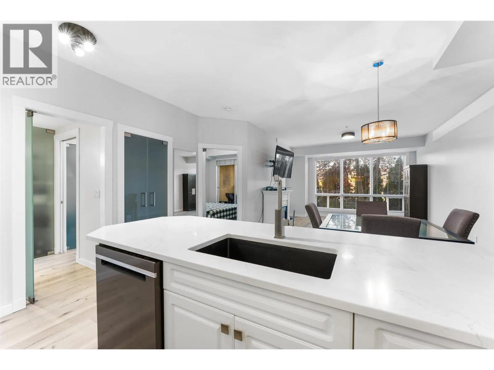 Photo 5 of 40 at #111 – 3550 Woodsdale Road