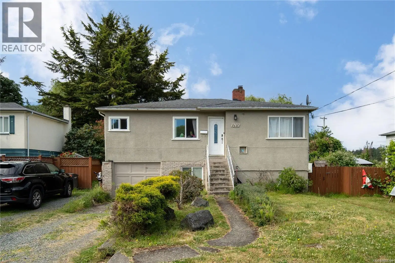 1203 Pearce Crescent