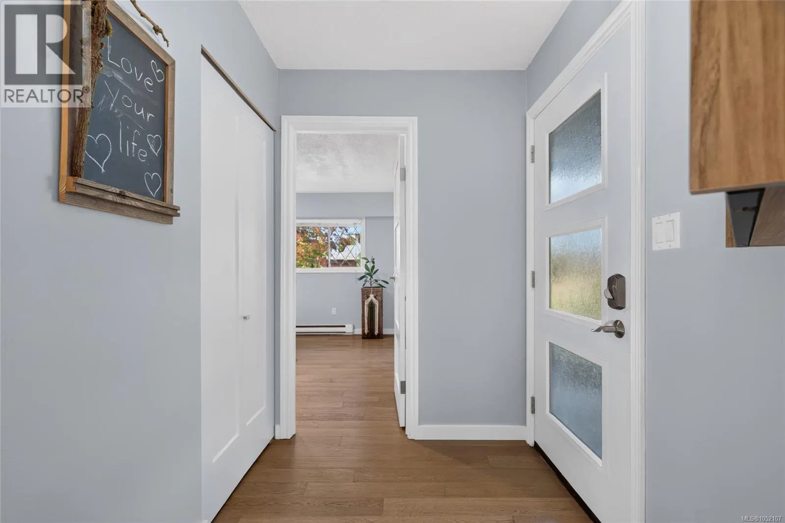Photo 3 of 44 at 4291 Burbank Crescent
