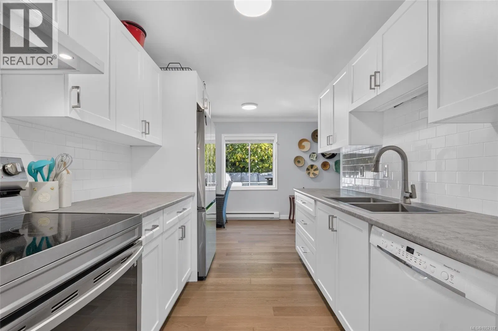 Photo 4 of 44 at 4291 Burbank Crescent