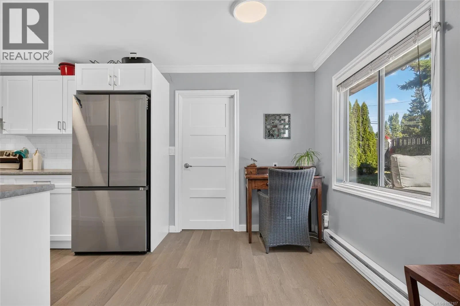 Photo 5 of 44 at 4291 Burbank Crescent