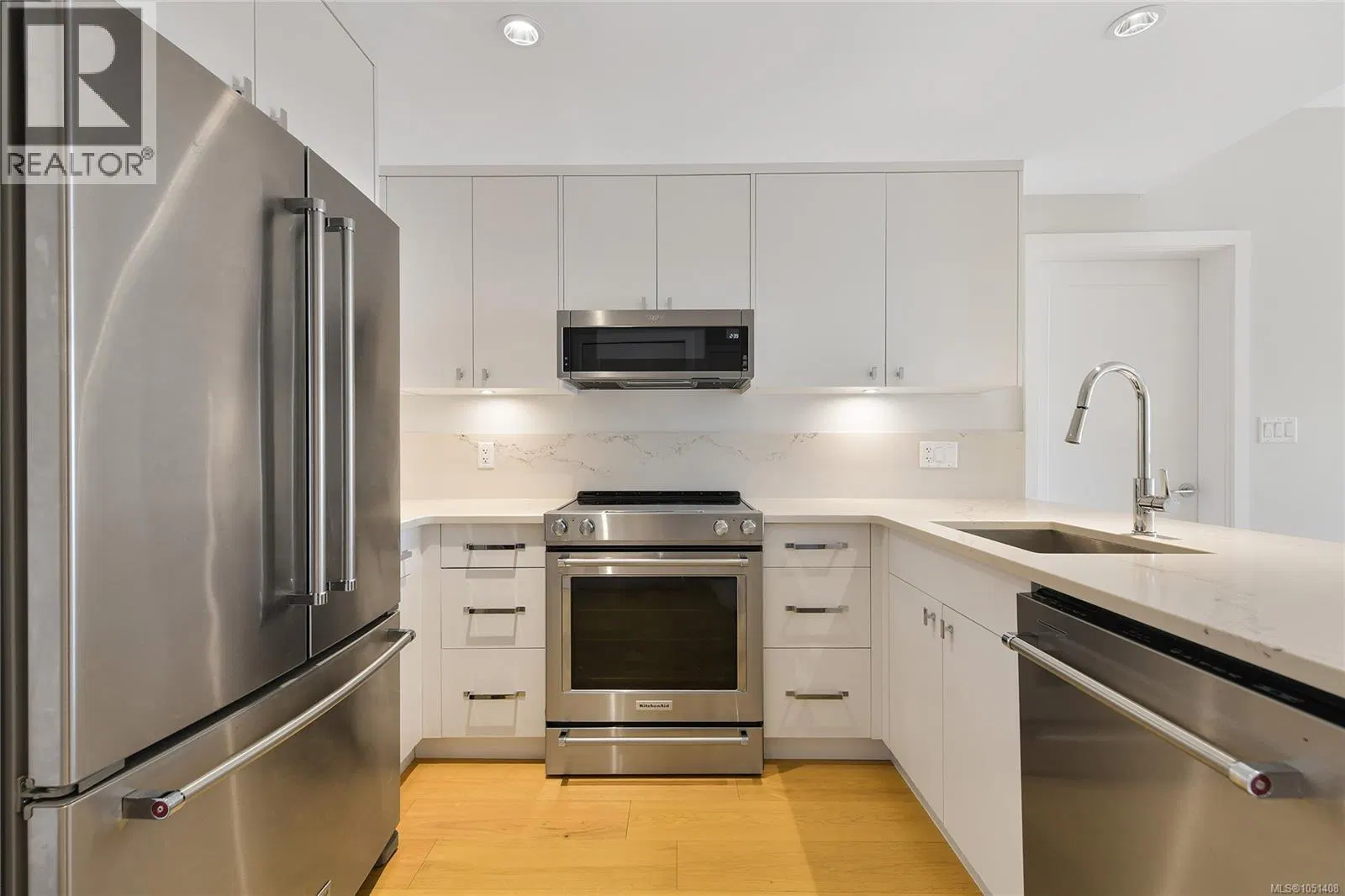 Photo 2 of 53 at #408 – 4030 Shelbourne Street