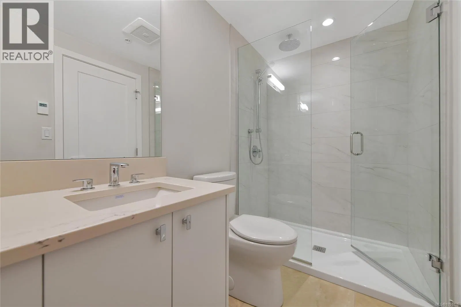 Photo 4 of 53 at #408 – 4030 Shelbourne Street