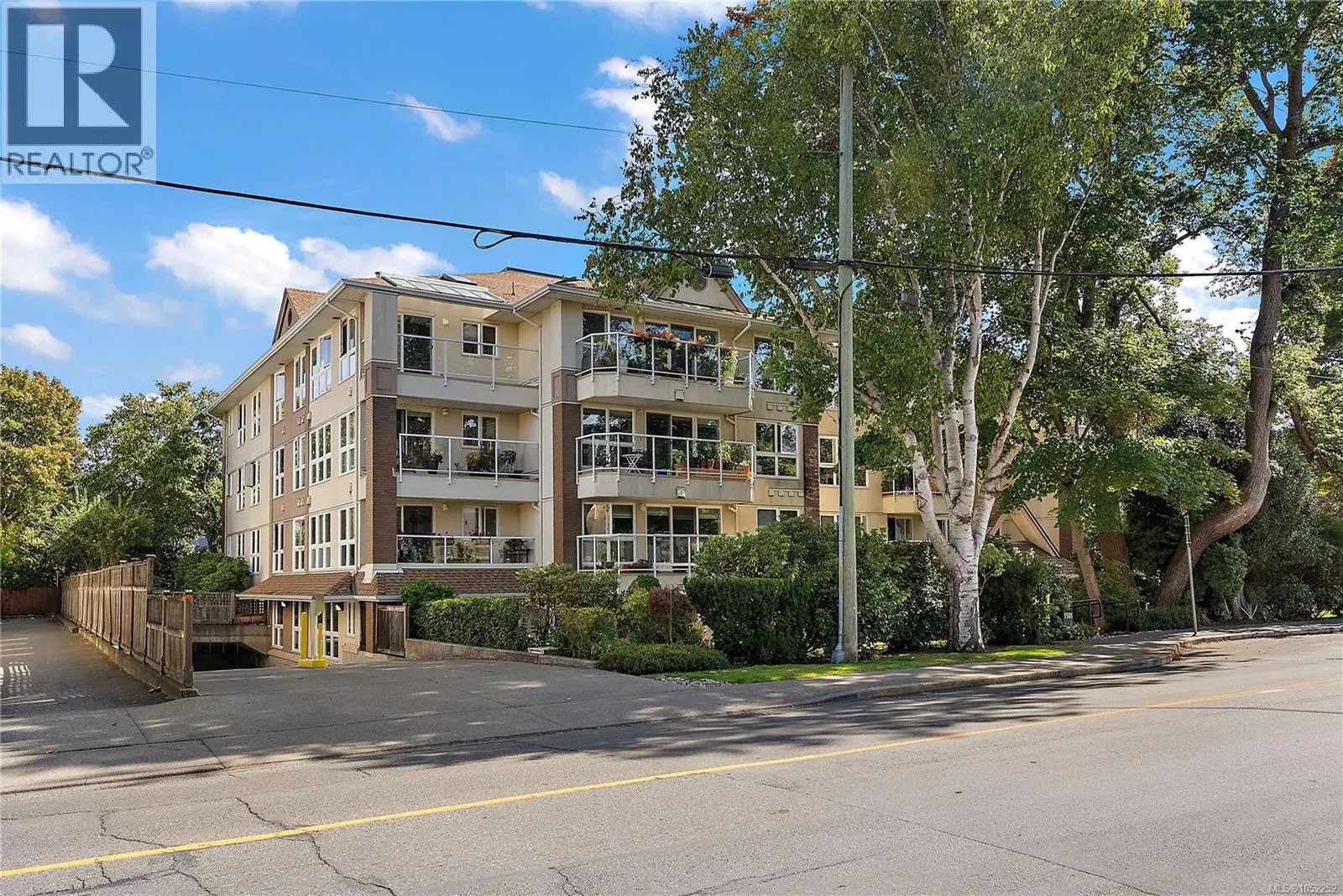 Photo 3 of 33 at #204 – 1501 Richmond Avenue