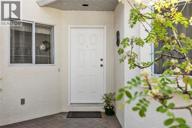 Photo 4 of 38 at 128 Ocean Walk Drive