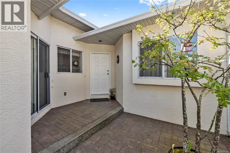 Photo 5 of 38 at 128 Ocean Walk Drive