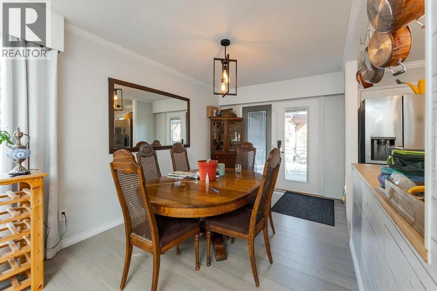 Photo 5 of 40 at 2941 OAKRIDGE Crescent