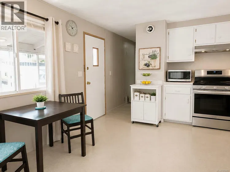 Photo 4 of 19 at #6 – 2625 Mansfield Drive