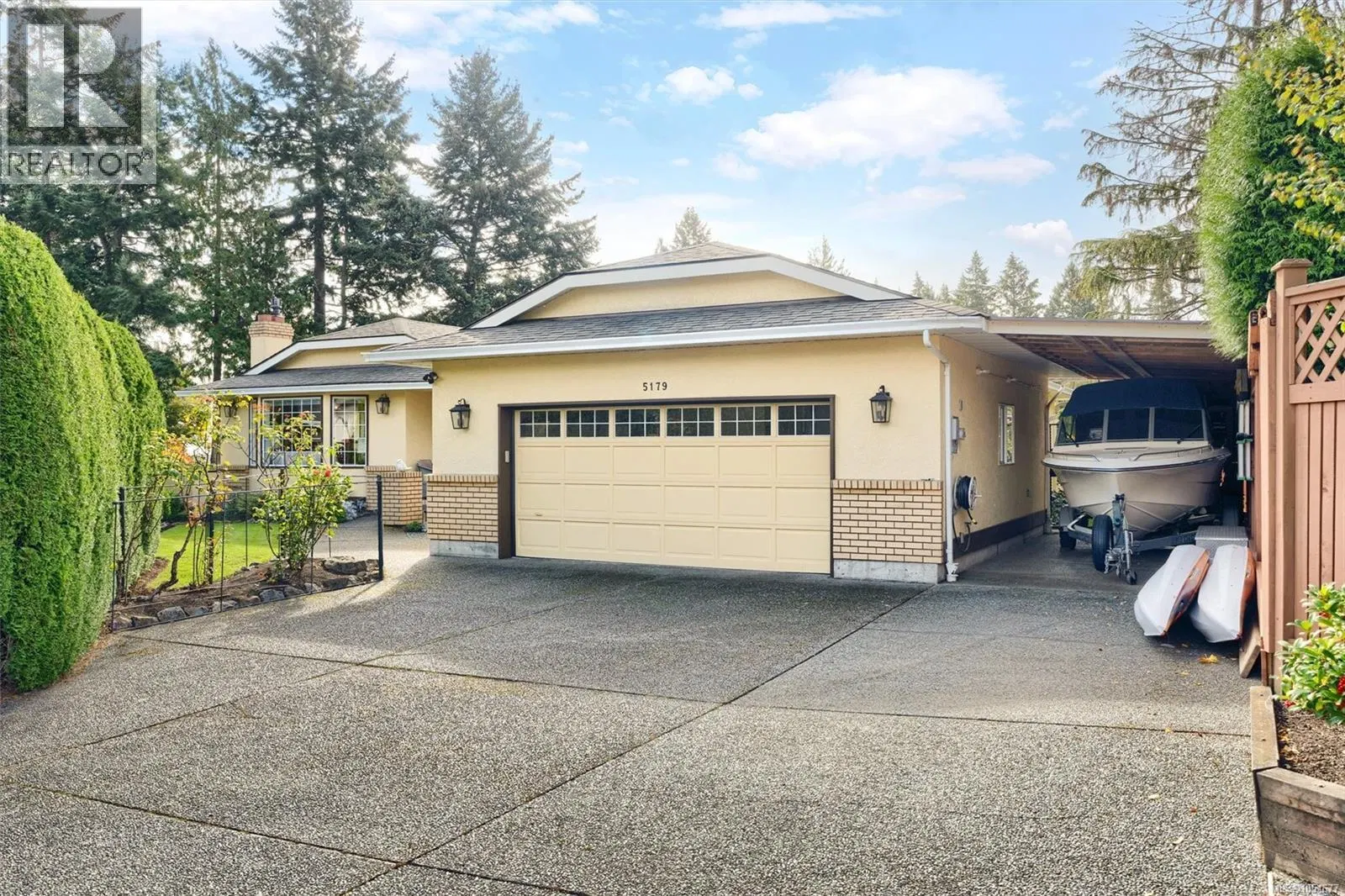 Photo 3 of 46 at 5179 Del Monte Avenue