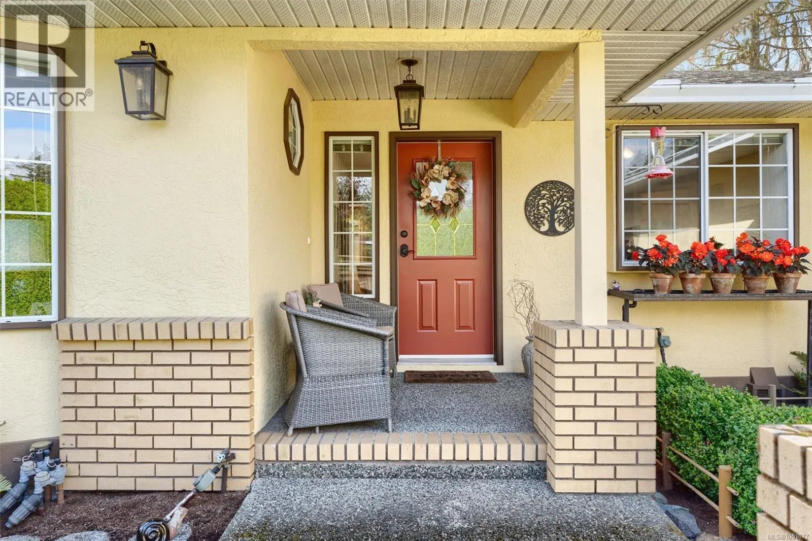 Photo 5 of 46 at 5179 Del Monte Avenue