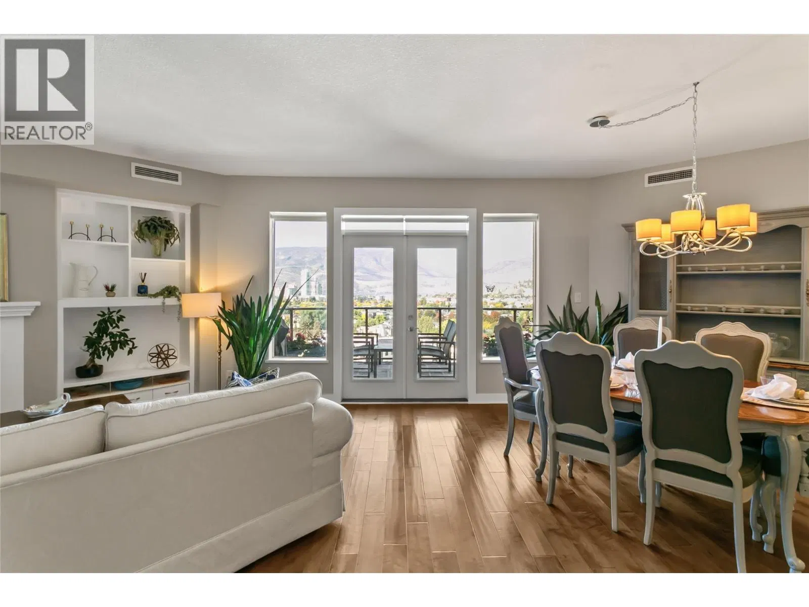 Photo 4 of 44 at #1205 – 1160 Bernard Avenue
