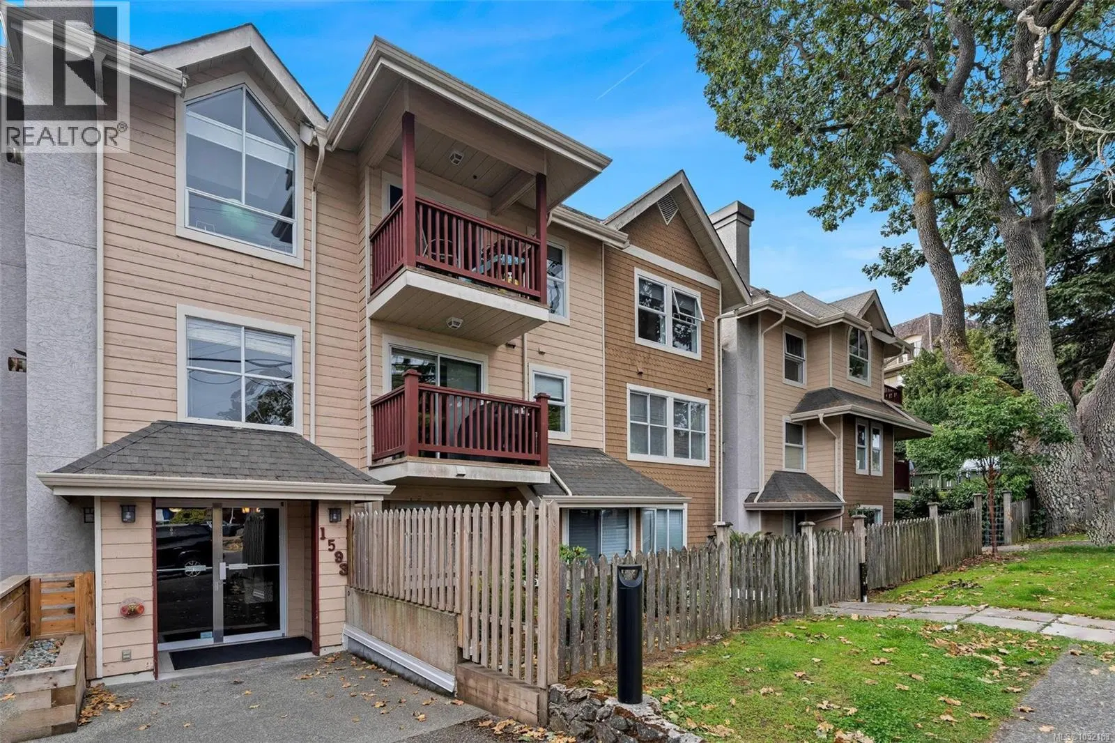 Photo 2 of 29 at #305 – 1593 Begbie Street