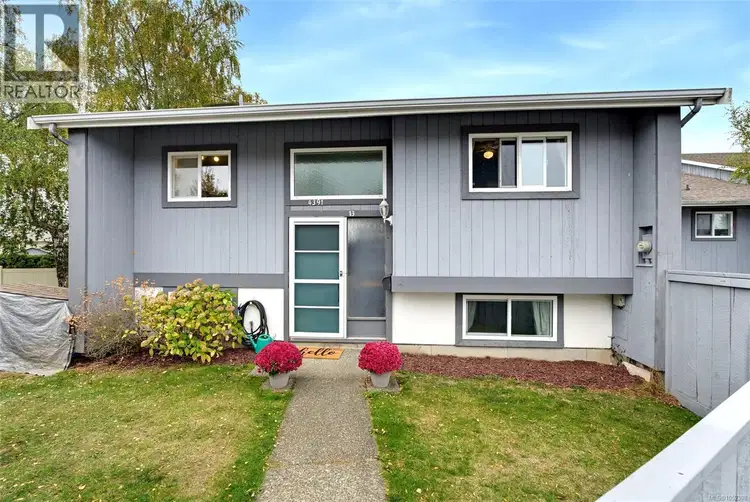 #13 – 4391 Torquay Drive