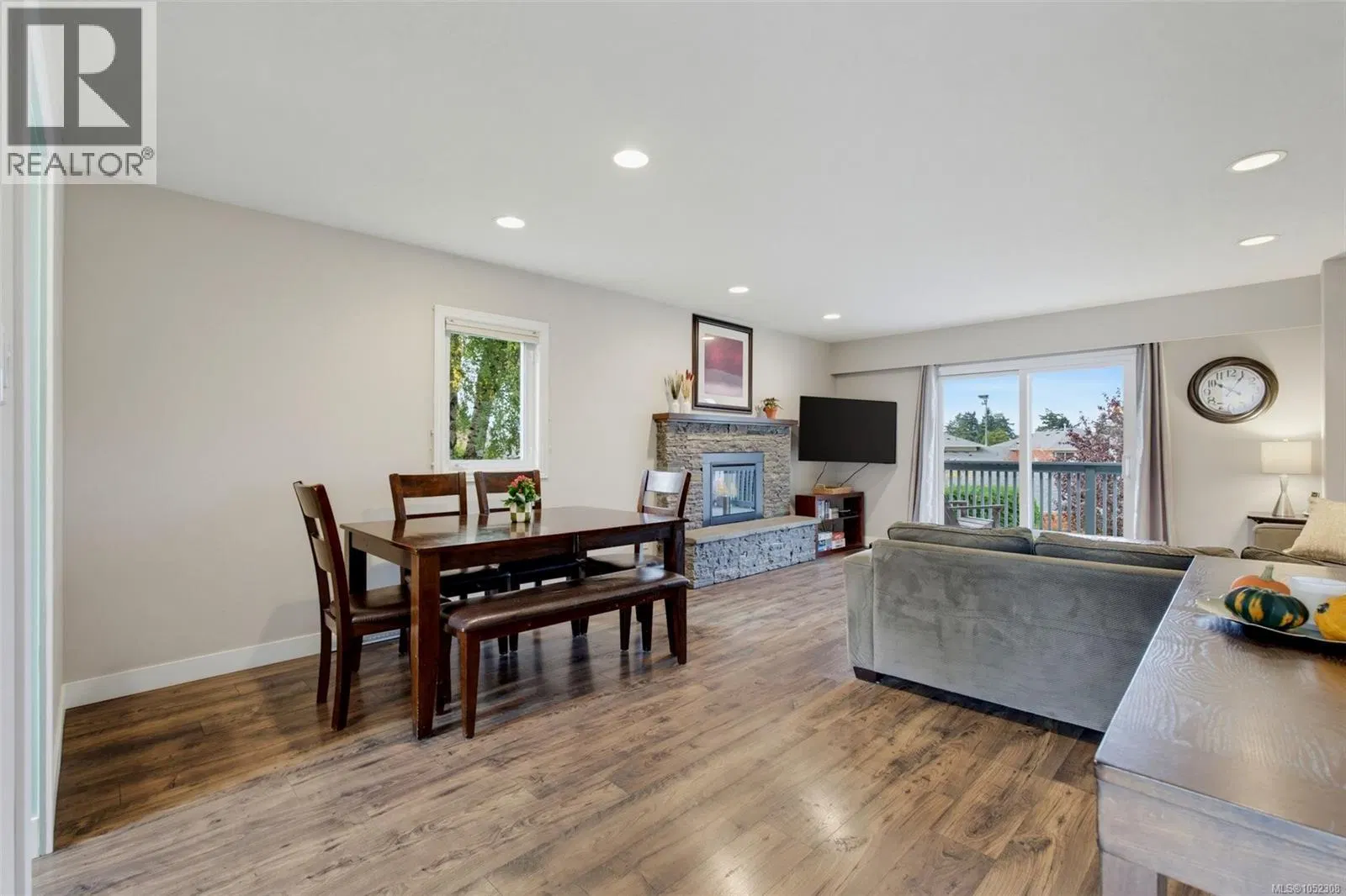 Photo 2 of 33 at #13 – 4391 Torquay Drive