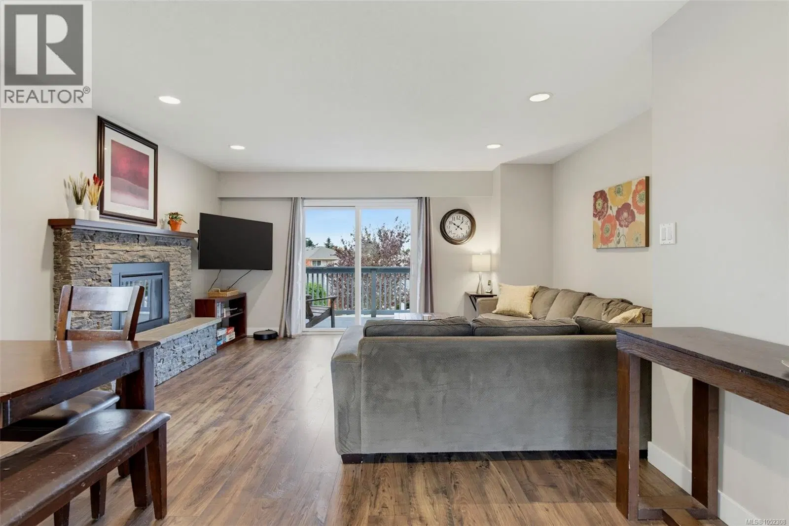 Photo 3 of 33 at #13 – 4391 Torquay Drive