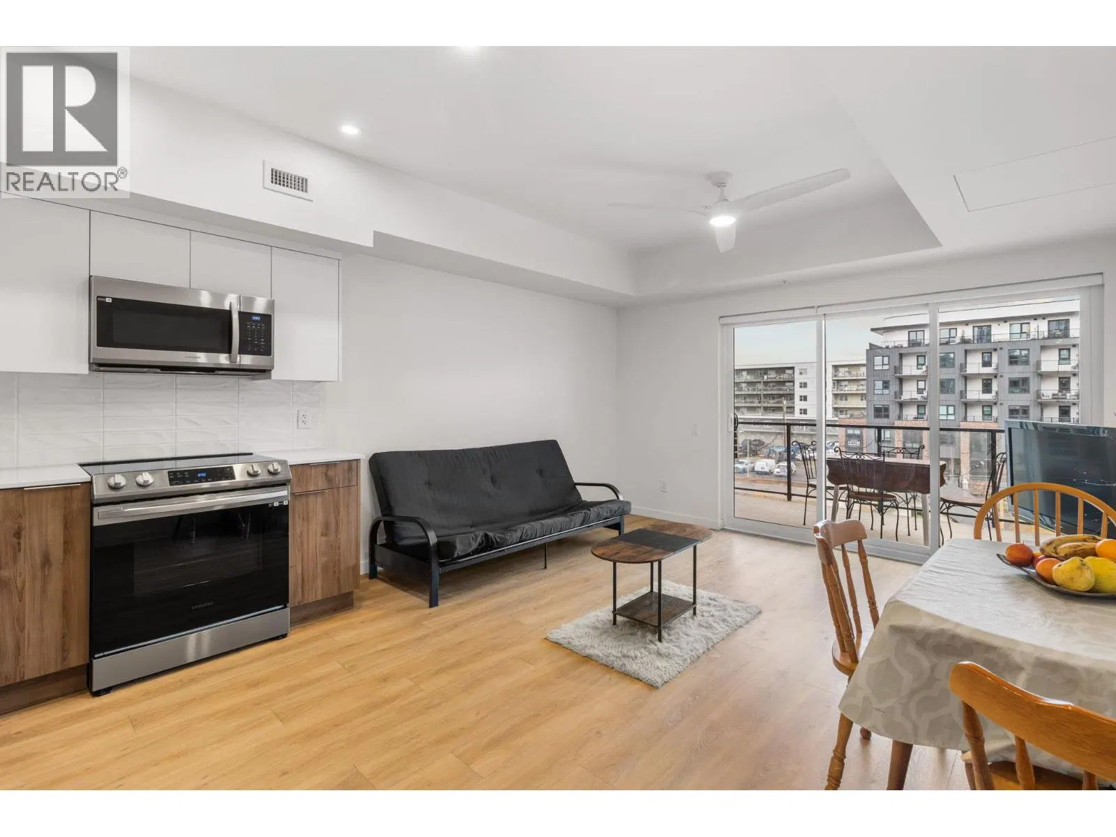 Photo 2 of 17 at #404 – 604 Cawston Avenue