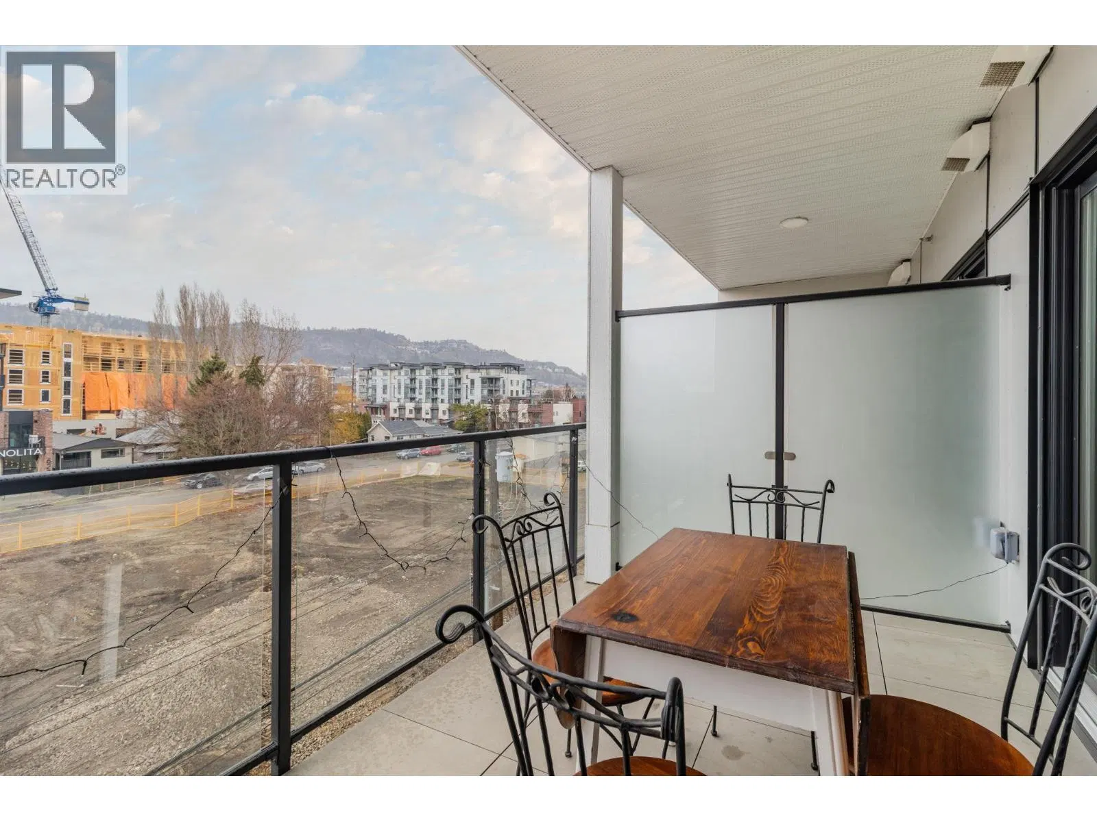 Photo 5 of 17 at #404 – 604 Cawston Avenue
