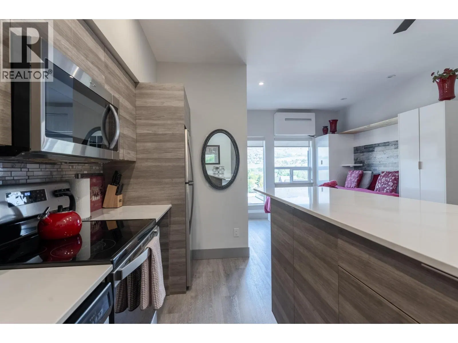 Photo 3 of 26 at #514 – 2555 Lakeshore Road