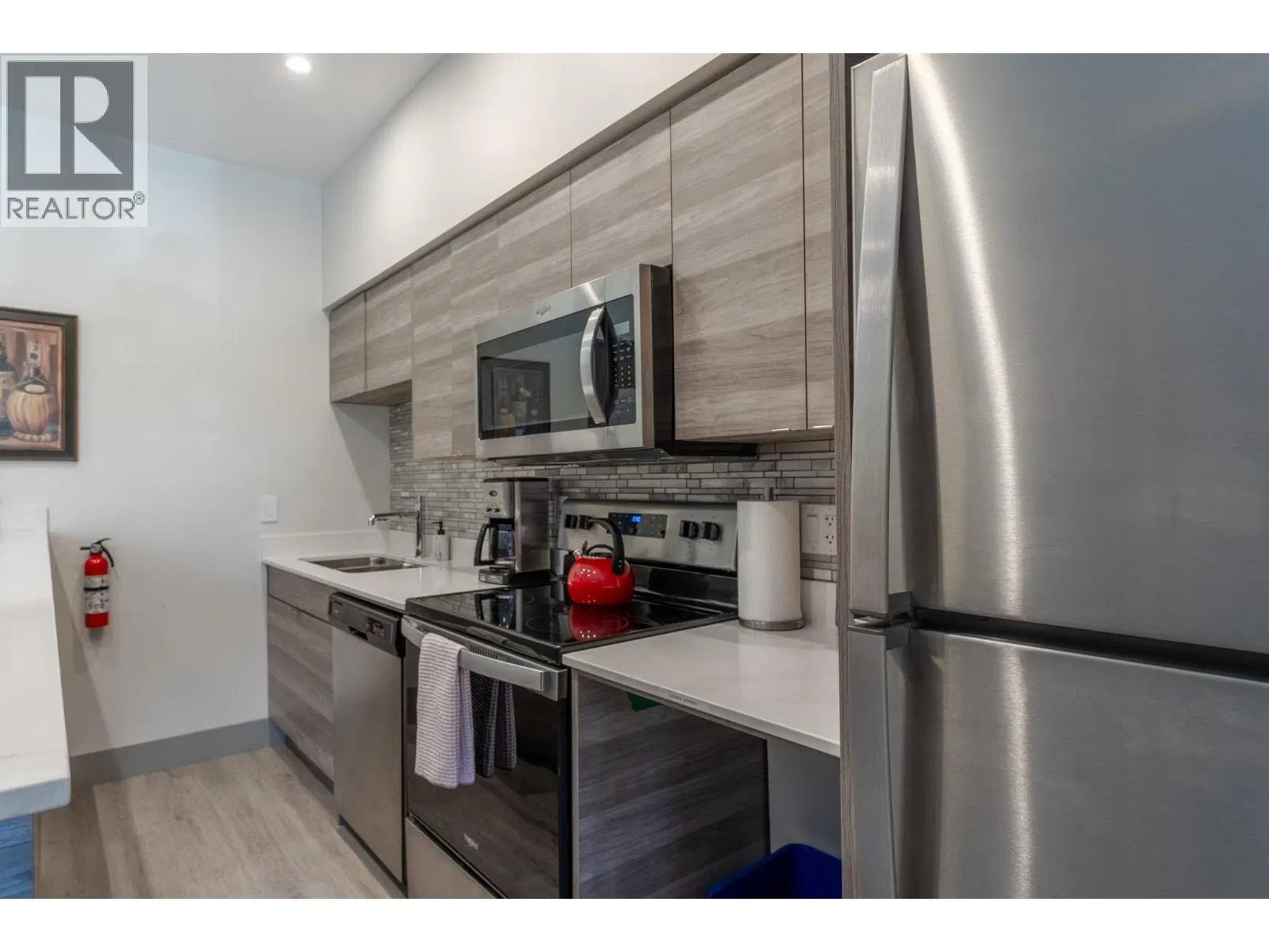 Photo 4 of 26 at #514 – 2555 Lakeshore Road